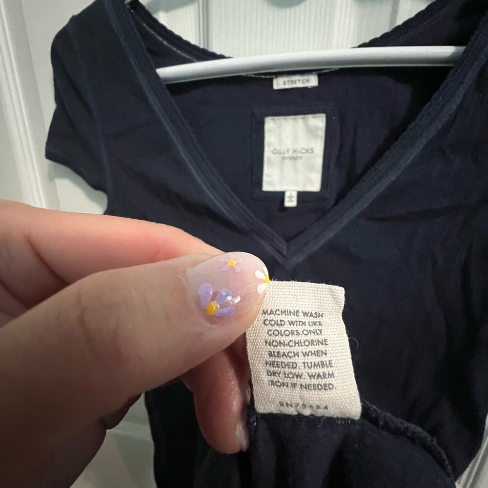 Gilly Hicks, large V-neck T-shirt